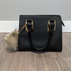 👜 Pom Pom Black Purse